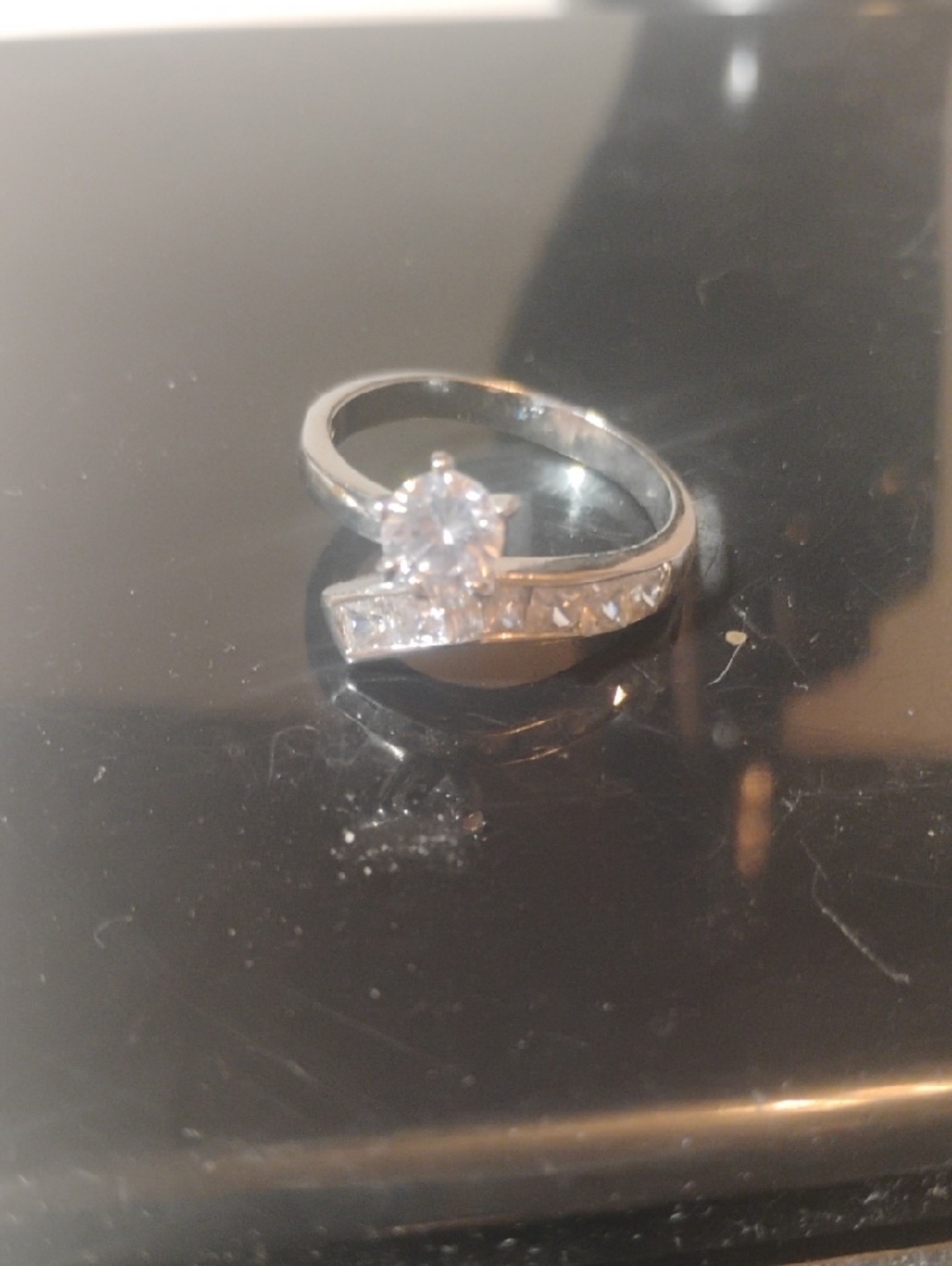 Super Bling Diamond Style Ring Size 9.75 Fun cocktail Shimmering Bling Ring - Picture 3 of 9